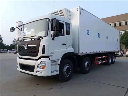 東風(fēng)天龍前四后八廂長9.6米冷藏車搭載東風(fēng)雷諾11.2L排量450馬力發(fā)動機(jī)