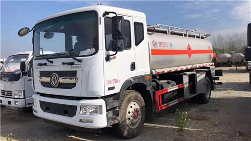 老國標(biāo)剩下兩臺東風(fēng)多利卡D9加油車危險品底盤，安全達標(biāo)已下發(fā)，買到就是賺到，歡迎搶購