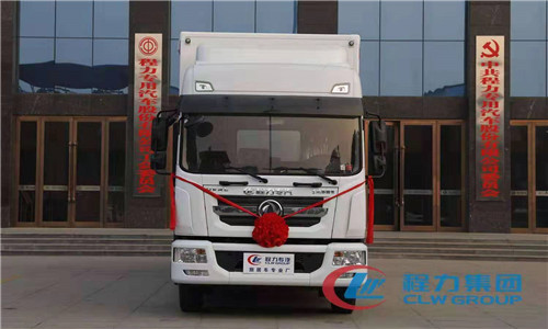 電視轉(zhuǎn)播車機(jī)動(dòng)靈活，小型車載