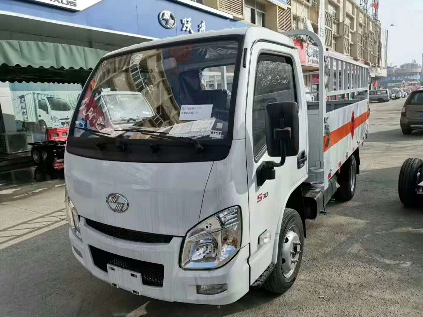 特大好消息 上汽躍進國六氣瓶運輸車北京環(huán)保已下發(fā)，可在北京上牌，暢行無阻！