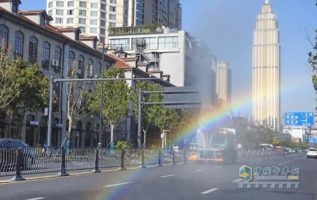 從抑塵到消毒，解放灑水抑塵車防疫消毒實力為人民服務！