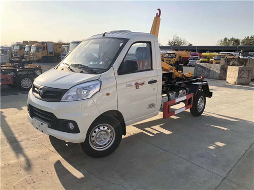 性價(jià)比最高的國(guó)六福田祥菱車廂可卸式垃圾車現(xiàn)車2臺(tái)，欲購(gòu)從速