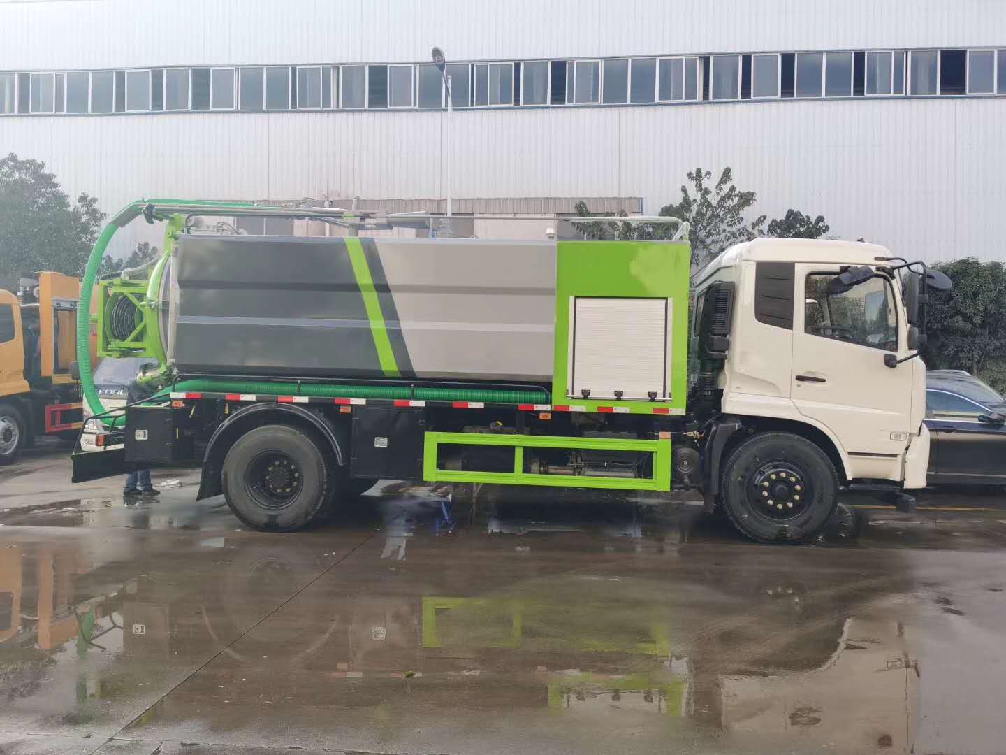 國(guó)六東風(fēng)天錦清洗吸污車(chē)，可以上北京市牌照