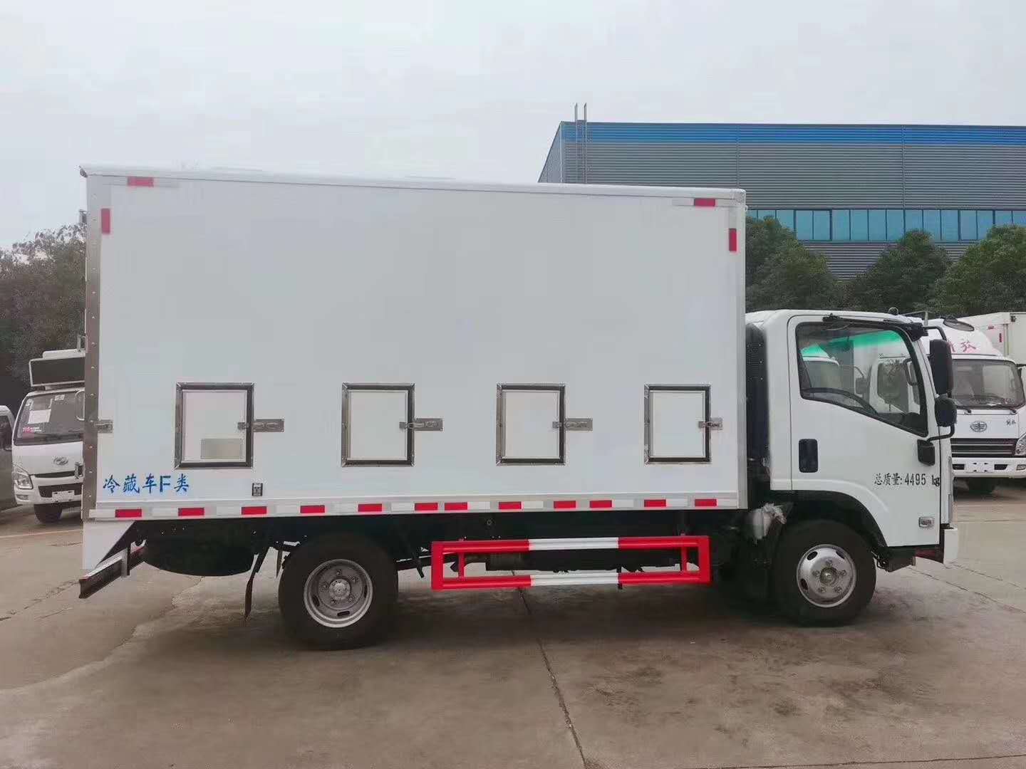 慶鈴五十鈴國(guó)六KV100雞苗運(yùn)輸車(chē)，三人座寬體駕駛室
