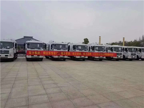 程力出口阿聯(lián)酋第二批45臺(tái)東風(fēng)天錦抑塵車，用于消毒防疫