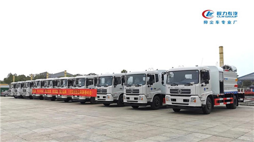 程力集團彰顯大企風(fēng)范，八天交付45臺東風(fēng)天錦抑塵車出口阿聯(lián)酋！