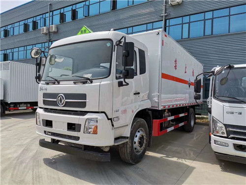 東風天錦8類腐蝕性物品廂式運輸車，環(huán)保，燃油齊全，歡迎預訂