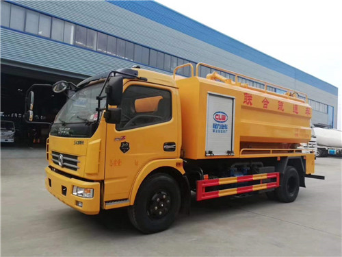 東風(fēng)多利卡D7清洗吸污車現(xiàn)車壹臺(tái)，污水罐7方，清水罐2.7方
