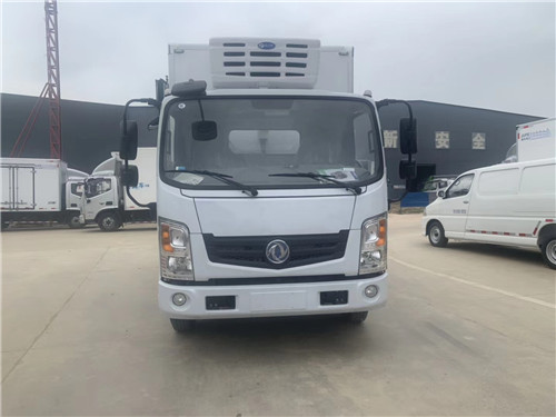 東風(fēng)綠牌插電式混合動(dòng)力國(guó)六冷藏車市區(qū)低速有電時(shí)用電，高速或無(wú)電時(shí)用油，油電混合車輛，市區(qū)不限行