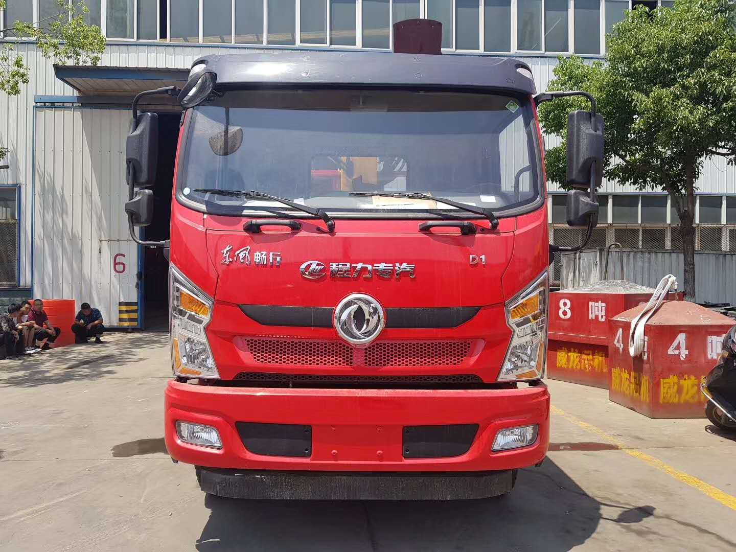 東風(fēng)暢行D1隨車吊匹配玉柴160馬力，徐工6.3噸4節(jié)上操作吊機(jī)，5.1米貨廂