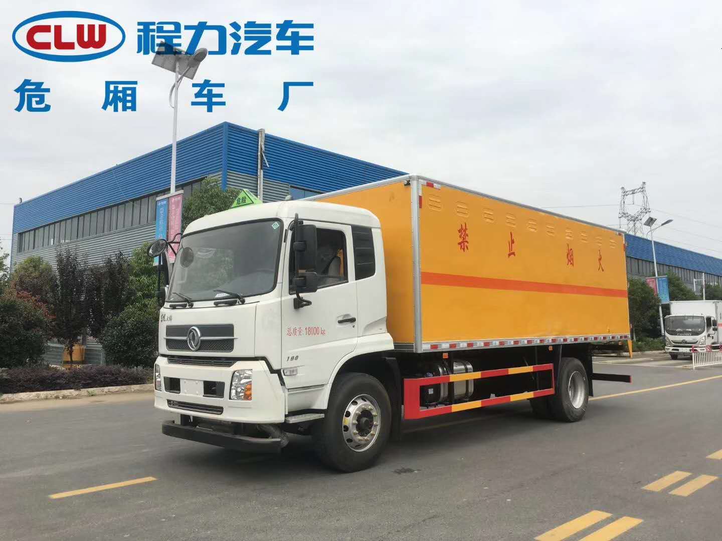 東風(fēng)天錦5000MM軸距八類危險(xiǎn)品廂式運(yùn)輸車,6.6米貨廂
