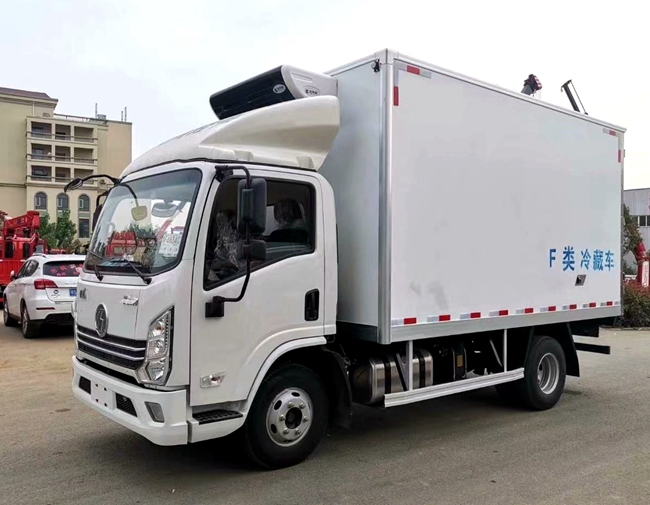陜汽德龍K3000冷藏車，匹配濰柴130馬力，廂體3.7米，4.1米