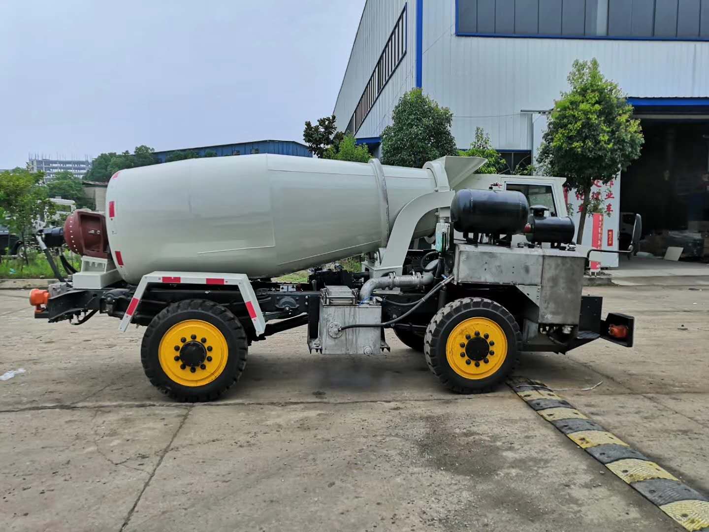 2.5方防爆攪拌車,柴油,氣啟動攪拌車，礦井?dāng)嚢柢噲D片展示