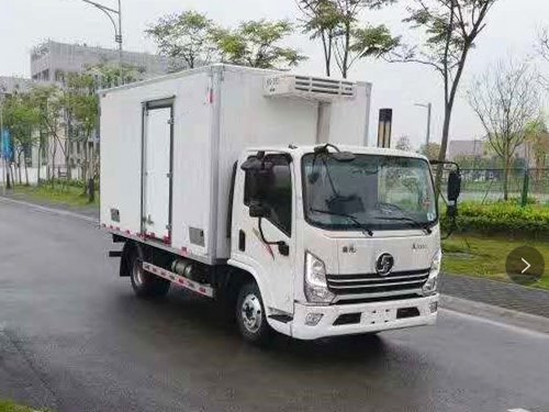 陜汽德龍國六4.2米冷藏車上市\(zhòng)濰柴130馬力配置高端！