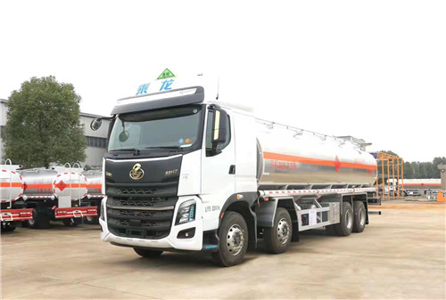 顏值擔當，實力悍將東風柳汽8*4運油車（國六）全國熱銷