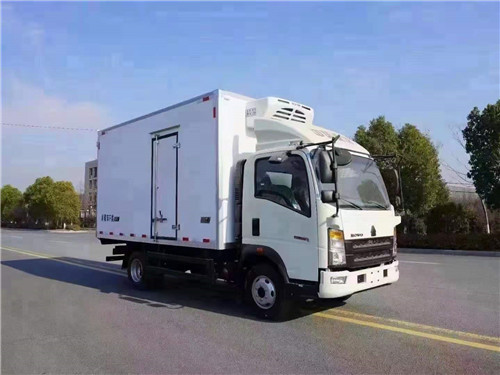 重汽豪沃國六“小金?！崩洳剀?，現(xiàn)車一臺，隨提隨走