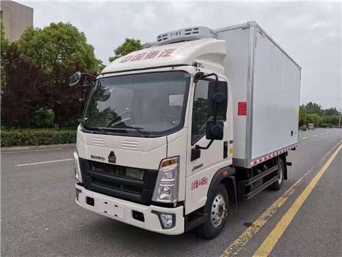 豪沃藍(lán)牌國六濰柴冷藏車專用底盤不超重，有現(xiàn)車，隨提隨走！