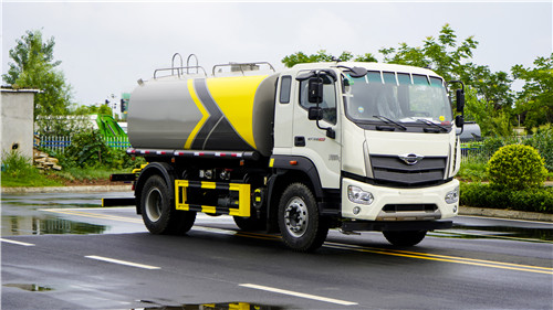 福田領(lǐng)航12-15噸國六灑水車6缸機(jī)245大動力+3950軸距優(yōu)點(diǎn)
