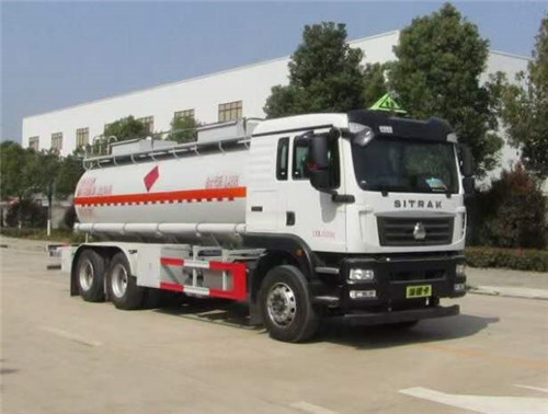 國六重汽汕德卡后雙橋易燃液體罐式運(yùn)輸車:容積16立方，安全達(dá)標(biāo)也下