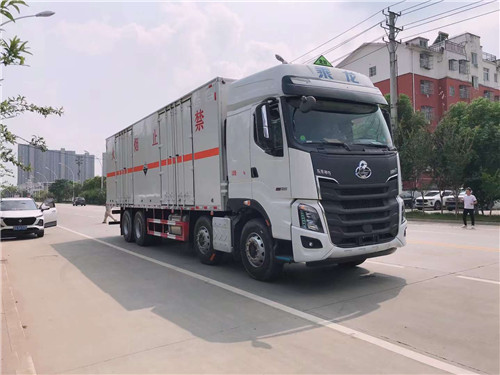 東風(fēng)柳汽四軸9.4米危貨廂式車環(huán)保燃油齊全，可出2類氣瓶、氣體、腐蝕、雜項(xiàng)等合格證，正常辦理營(yíng)運(yùn)證