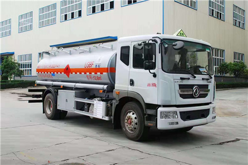 國六東風D9型10.8噸柴油加油車、13方國六東風油罐車
