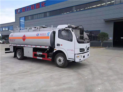 國(guó)五東風(fēng)多利卡10方的加油車(chē) (7).jpg