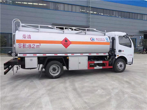 國(guó)五東風(fēng)多利卡10方的加油車(chē) (6).jpg