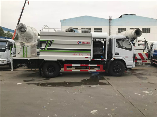 國(guó)六東風(fēng)大多利卡抑塵車(chē)（方罐、CLW5120TDYE6型30-50米霧炮）