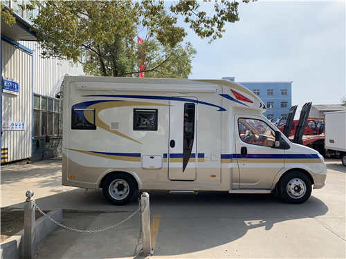 3-6人東風(fēng)御風(fēng)C型房車(chē)圖片