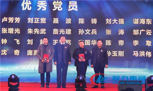 這一年年，公司黨委、工會圍繞經濟建設中心，加強黨員思想政治教育，組織開展困難職工慰問、幫扶、員工教育、崗位培訓、勞動競賽等活動。在七一前夕，組織黨員干部赴湖南韶山重溫入黨誓詞、接受紅色教育，參與慶“七一”暨新曾都區(qū)成立10周年歌詠晚會，開展黨員學習活動日等活動。