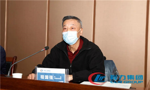 集團公司總經(jīng)理程阿羅宣讀了《關于展開公司領導干部包廠（車間）服務工作的通知》和《關于擬提拔集團公司生產(chǎn)總指揮中心主任的公示》等文件，并對集團公司的四五規(guī)劃、計劃目標70億產(chǎn)值任務的順利完成作了重要指示。