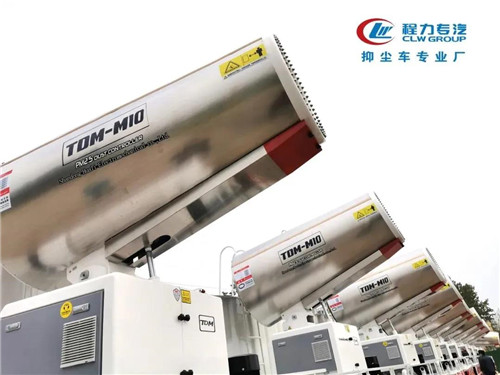 程力集團抑塵車專業(yè)廠，程力速度，程力品牌。 國內(nèi)市場自3月中旬，開工復產(chǎn)擴能以來，各廠突擊疫情期間積壓的訂單和井噴式報復性消費訂單，正如火如荼日夜加班加點趕產(chǎn)。各種大額訂單發(fā)車場景，感染著身邊的每一位員工，有的用戶為搶訂專用汽車和應(yīng)急裝備，排隊爭搶簽約支付定金，不少用戶提著全款等候在車間，產(chǎn)品下線就被搶購一空，出現(xiàn)了一車難求的壯觀局面。小編特編輯幾組場景圖片，以饗讀者。